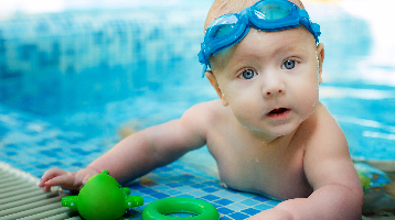Sicurezza del Bambino + imparare a nuotare + costumi